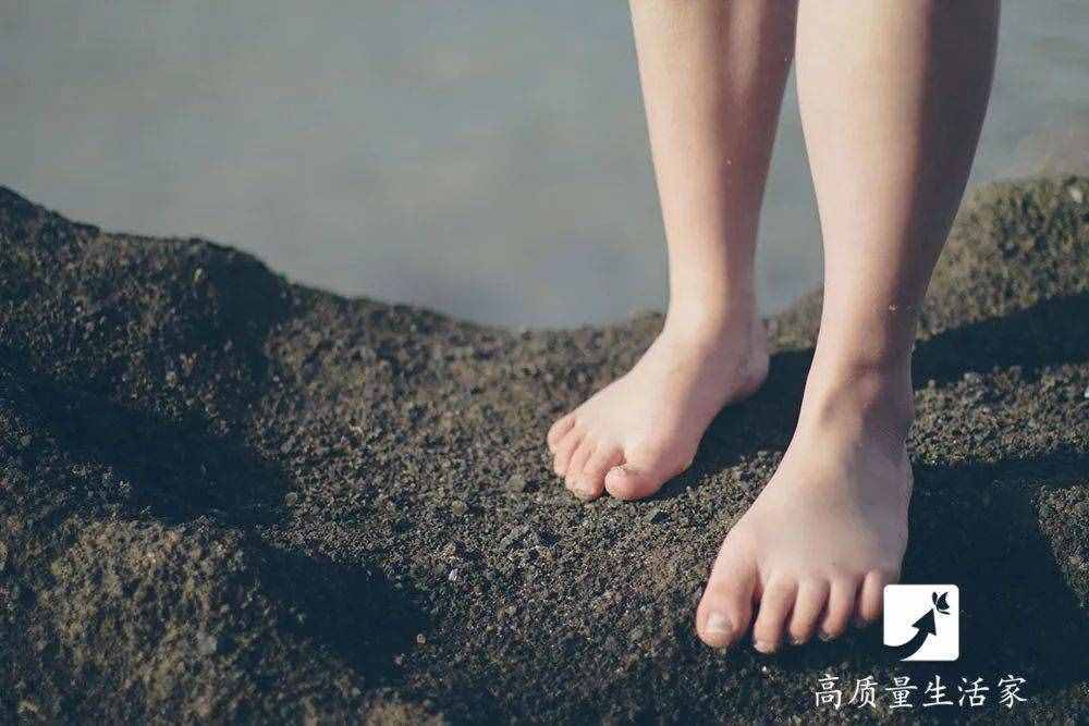為啥腳趾甲動不動就長到肉里，還疼得受不了？在家怎么解決？