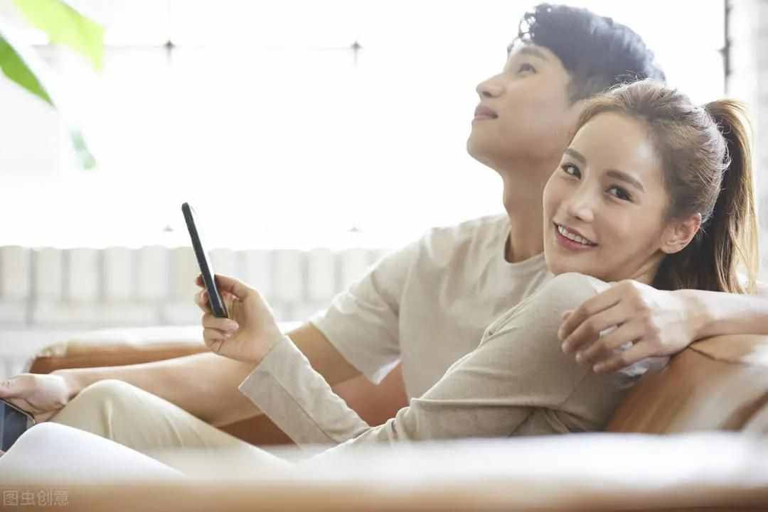 “老夫少妻”的婚姻，真的會(huì)幸福嗎？3個(gè)年輕女人說(shuō)了心里話