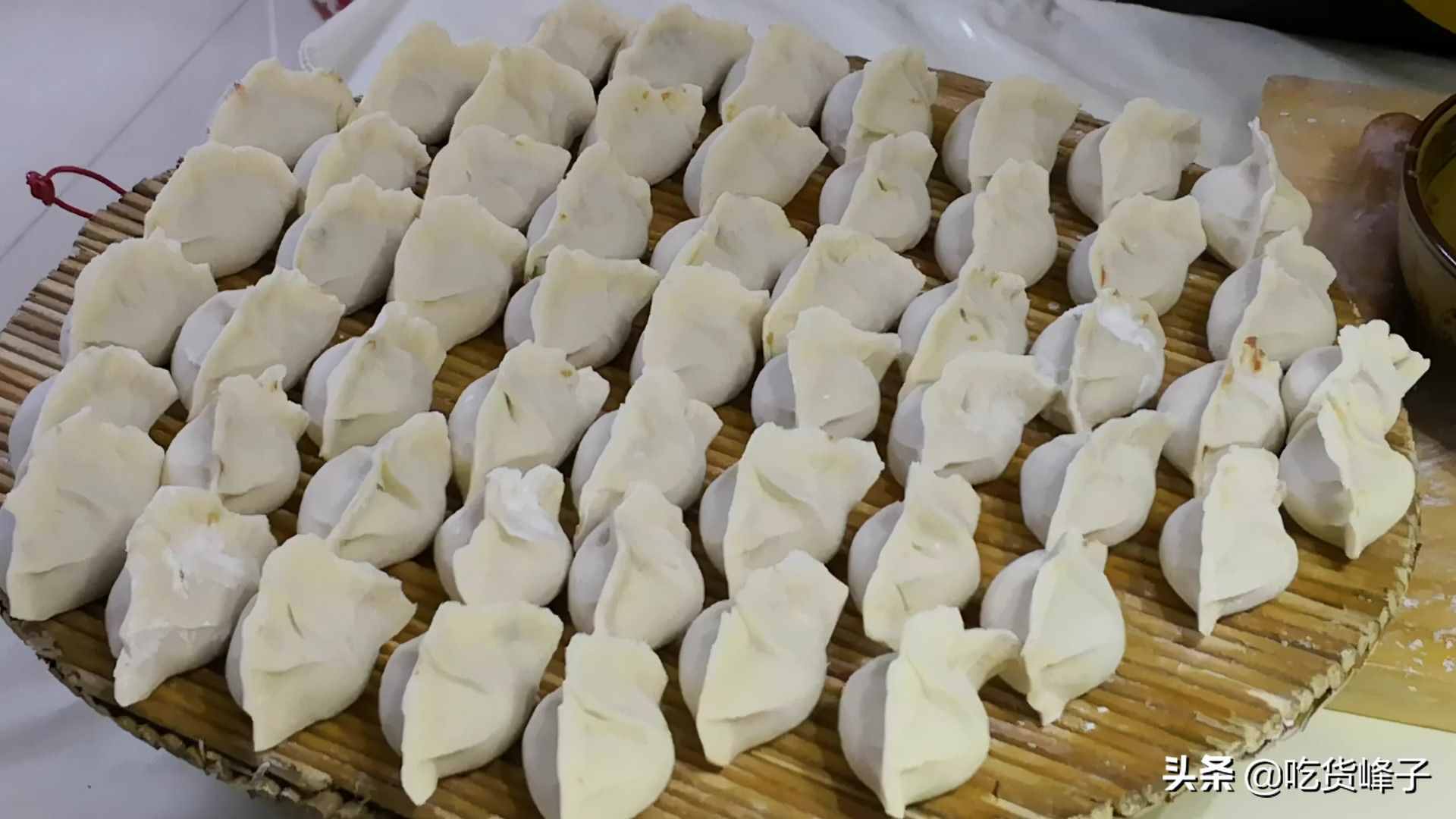 煮餃子的正確做法，“開(kāi)蓋兒煮皮，蓋蓋兒煮餡”，你做對(duì)了嗎？