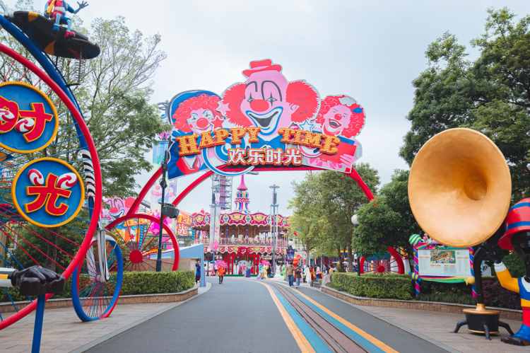人氣偶像帶游園，百只Qee熊引爆潮力，上海歡樂谷超級兒童節(jié)那么好玩｜五五購物節(jié)
