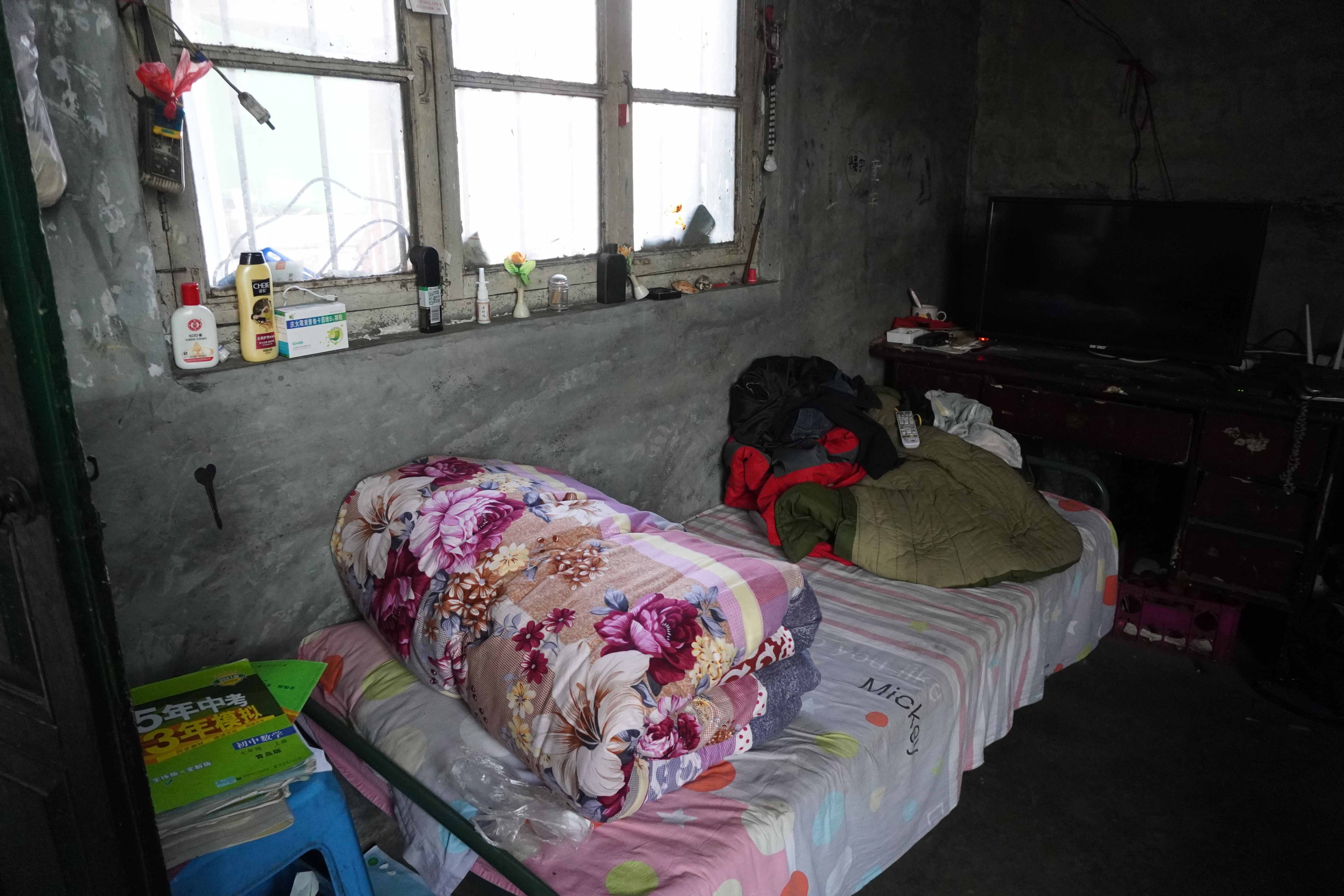 被遺忘的事實(shí)孤兒，走在問題少年的路上，“代理媽媽”及時幫他們剎車