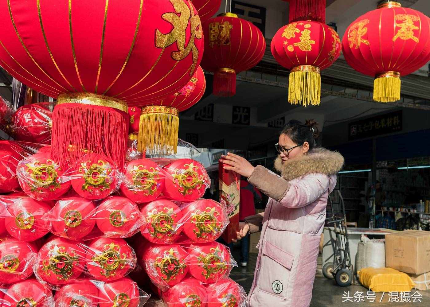 南京城里的大市場(chǎng)比農(nóng)村大集還熱鬧，年貨開(kāi)掛，最紅的才是最火的