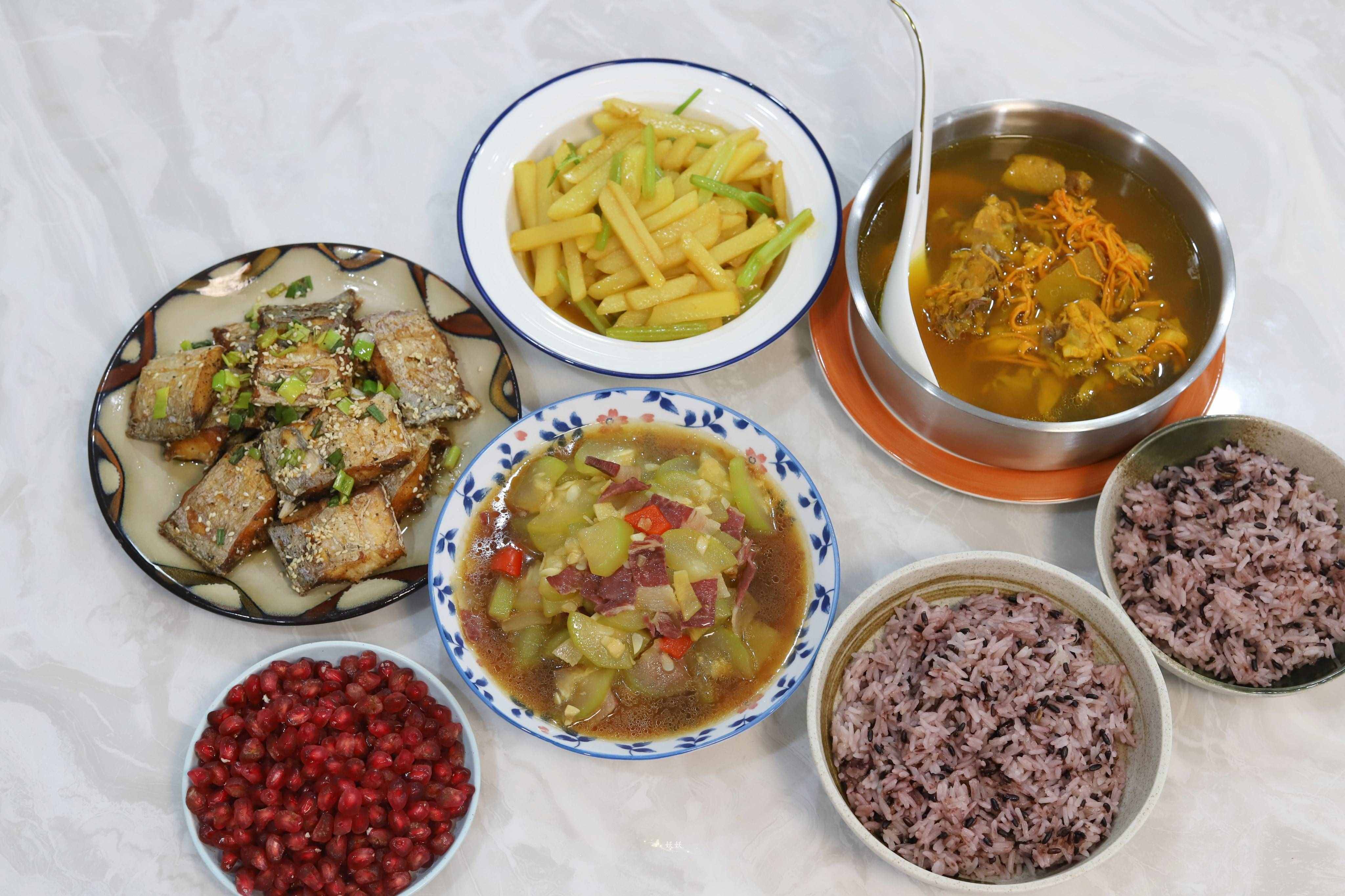 花一個(gè)小時(shí)給初中生準(zhǔn)備午餐，簡單可口有食欲，比學(xué)校的營養(yǎng)餐強(qiáng)