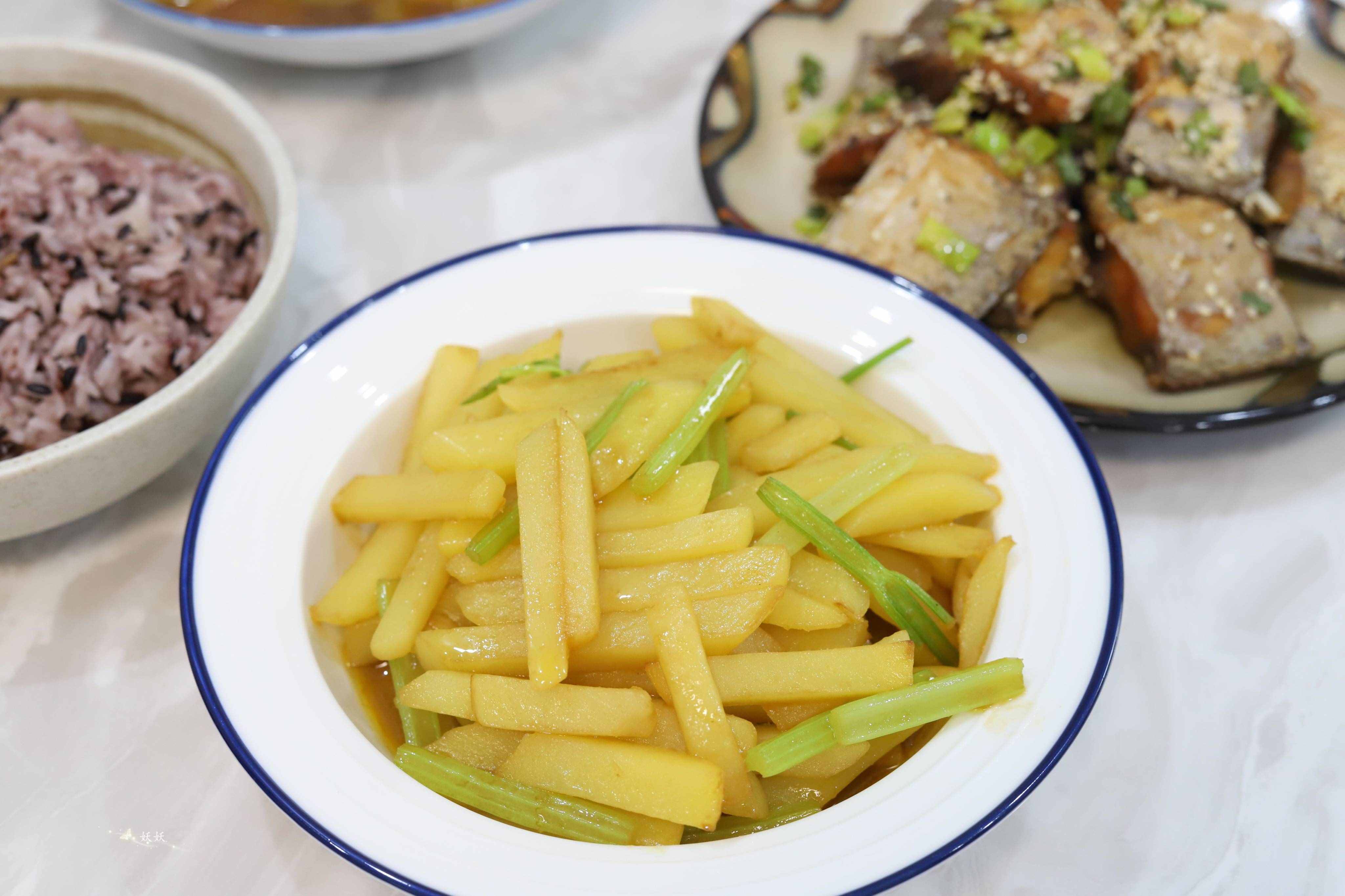 花一個(gè)小時(shí)給初中生準(zhǔn)備午餐，簡單可口有食欲，比學(xué)校的營養(yǎng)餐強(qiáng)