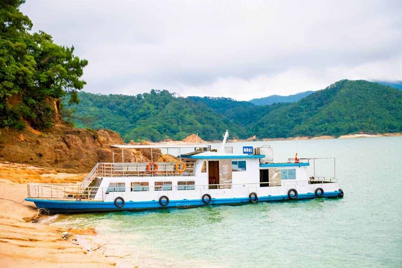 廣東有個超神奇的湖泊，每天看到的顏色都不一樣，你想去看嗎