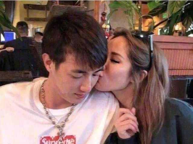 圈內(nèi)5對(duì)熱戀的姐弟戀告訴我們：只要有錢有顏，年齡根本不是事兒