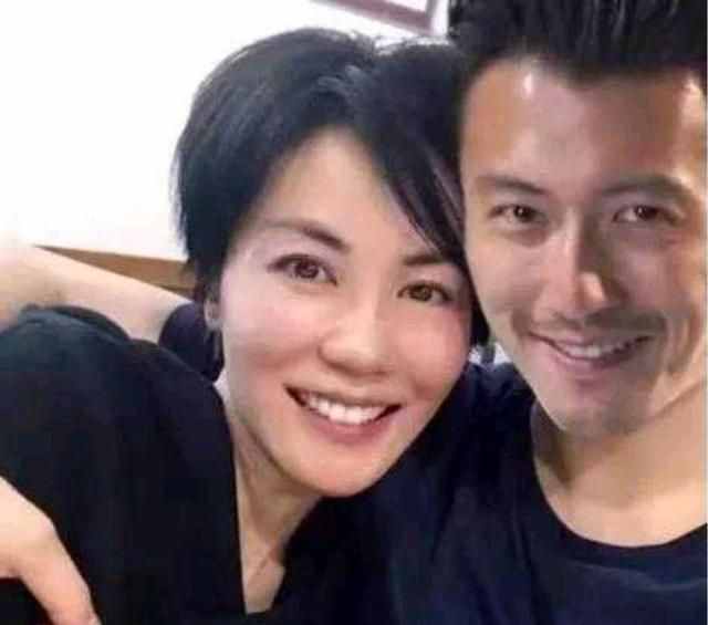 圈內(nèi)5對(duì)熱戀的姐弟戀告訴我們：只要有錢有顏，年齡根本不是事兒