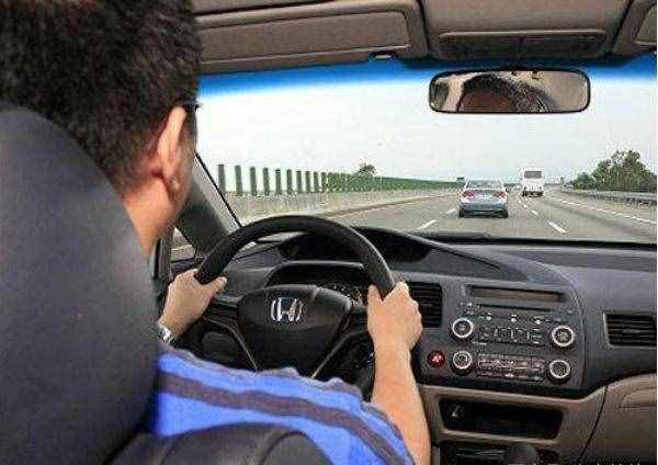 新手開車應(yīng)該如何換擋？汽車高手來教你如何換擋！