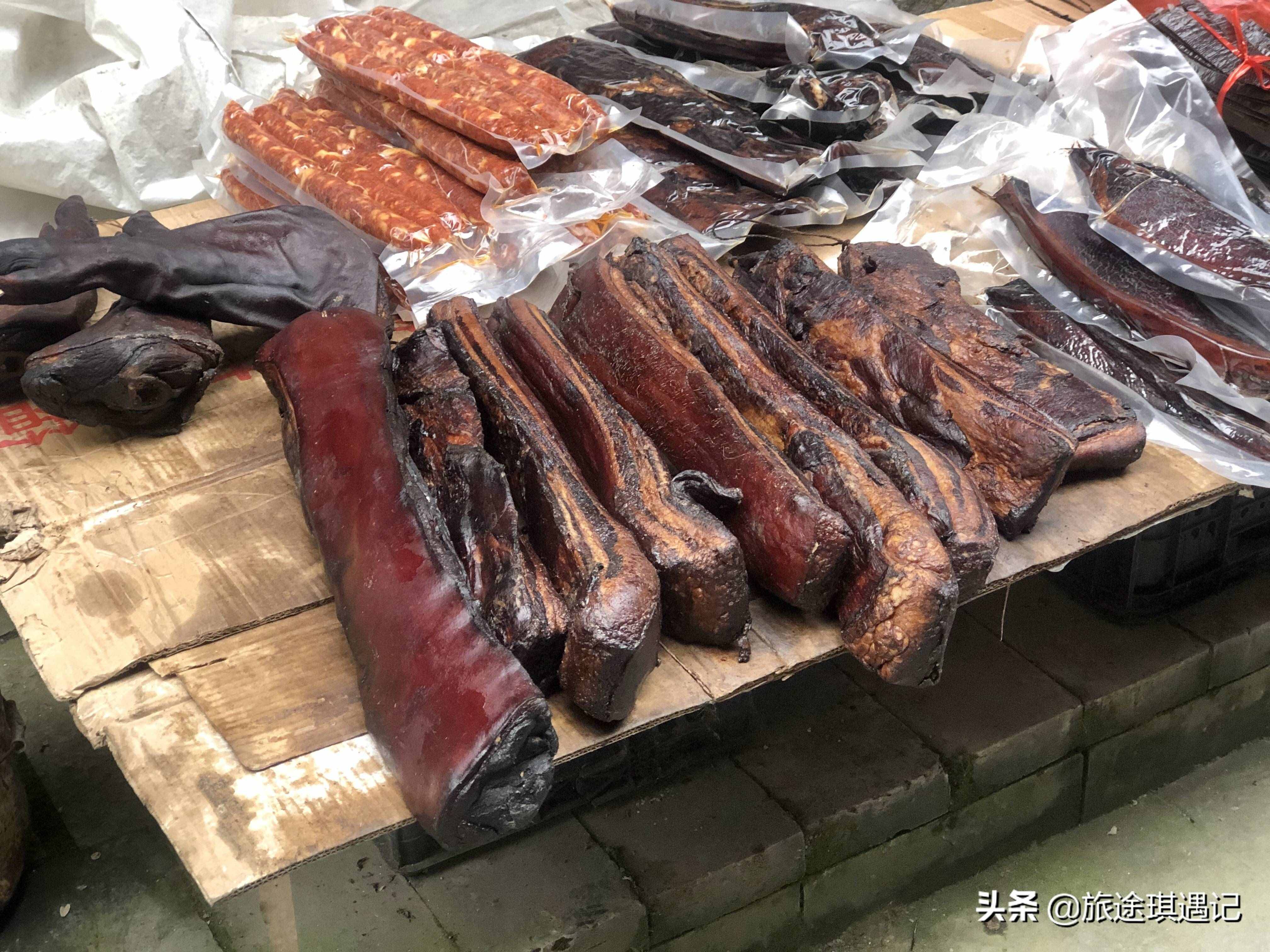 雞鳴三省的青木川，因《一代梟雄》被人們熟知，輔仁中學沿用至今