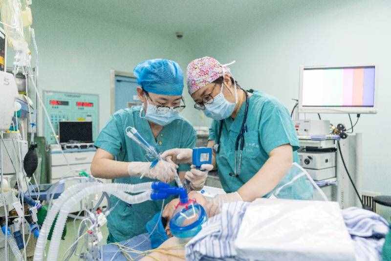 國(guó)常會(huì)定調(diào)公立醫(yī)院薪酬改革，專家建言盡快提高醫(yī)務(wù)人員收入