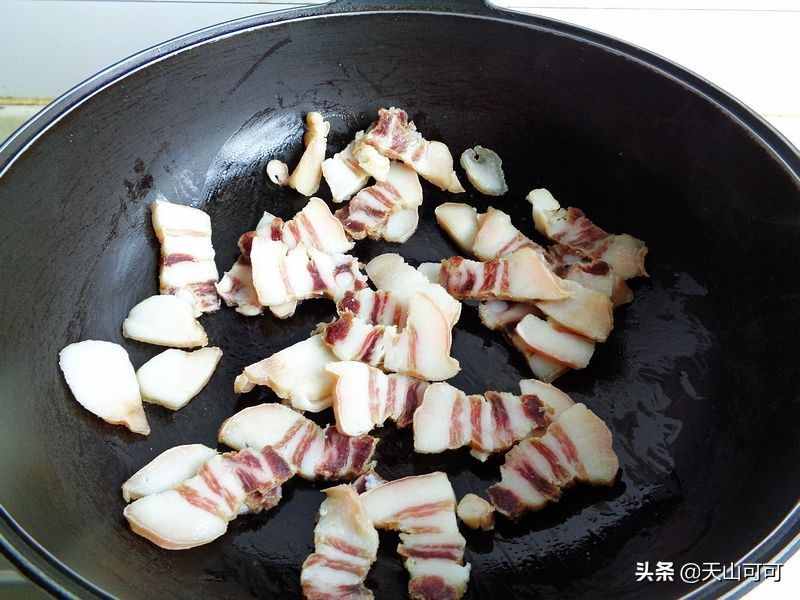 春天臘肉怎么做好吃？炒還是煮，看我做的，香味不減一鍋都不夠吃