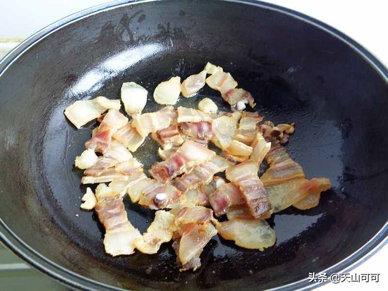 春天臘肉怎么做好吃？炒還是煮，看我做的，香味不減一鍋都不夠吃