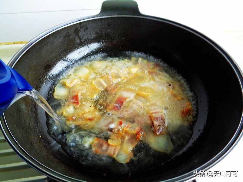 春天臘肉怎么做好吃？炒還是煮，看我做的，香味不減一鍋都不夠吃