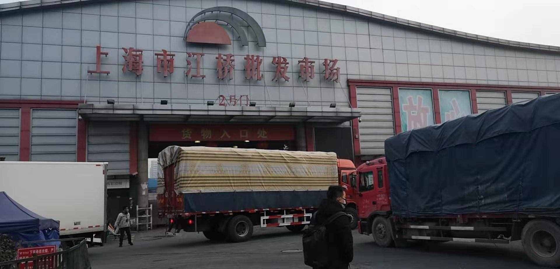 這個上海最大的蔬菜批發(fā)市場今天供應6000噸蔬菜，大白菜價格已回落至8元至0元/500克