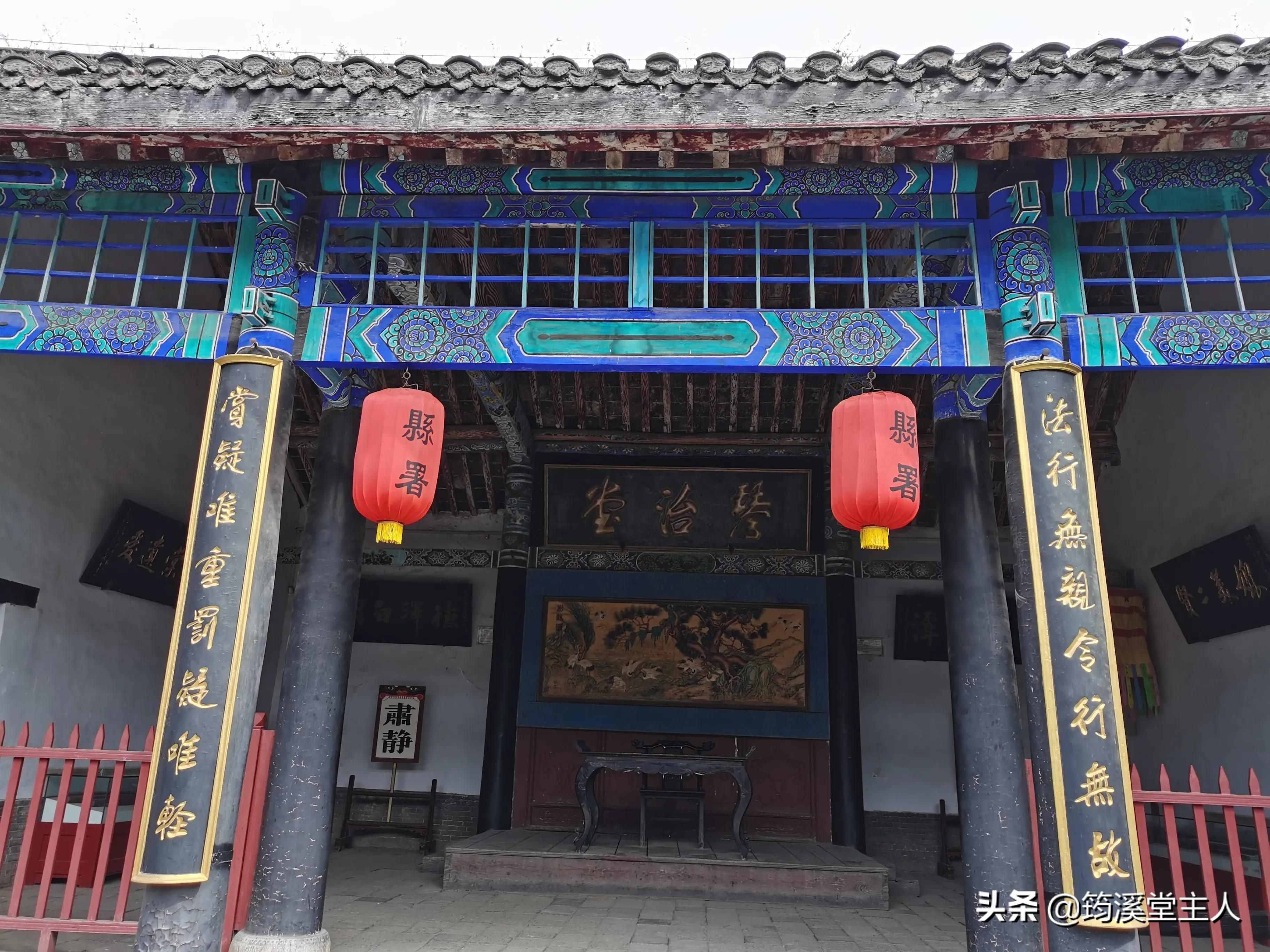 在內(nèi)鄉(xiāng)縣衙品味楹聯(lián)文化