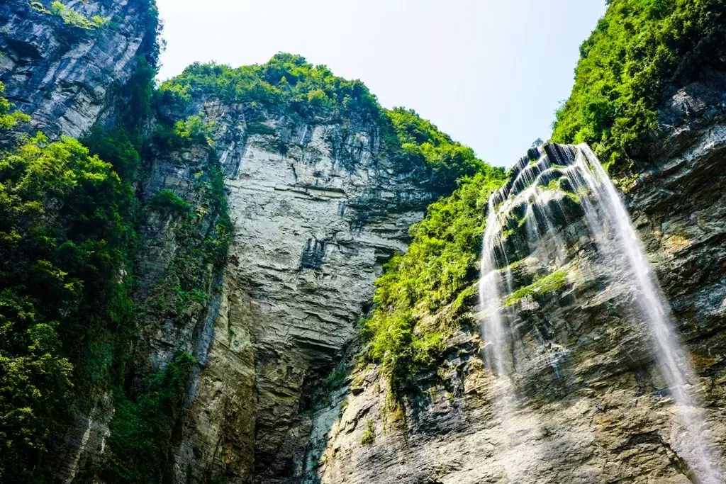 南聯(lián)鳳凰城，北接張家界，湘西這個大峽谷，美得不動聲色！