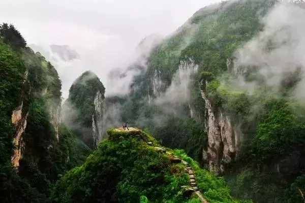 南聯(lián)鳳凰城，北接張家界，湘西這個大峽谷，美得不動聲色！