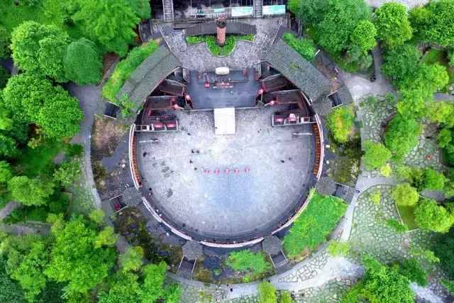 南聯(lián)鳳凰城，北接張家界，湘西這個大峽谷，美得不動聲色！