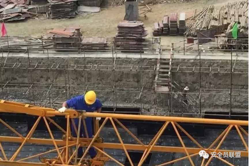 建設(shè)工程施工安全技術(shù)操作規(guī)程》——機(jī)電設(shè)備
