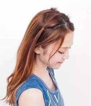 時尚減齡，中分小清新扎發(fā)