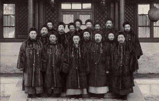 主張尊重國(guó)際法，保護(hù)外國(guó)使館，北大校長(zhǎng)被砍頭，主和就是賣國(guó)？