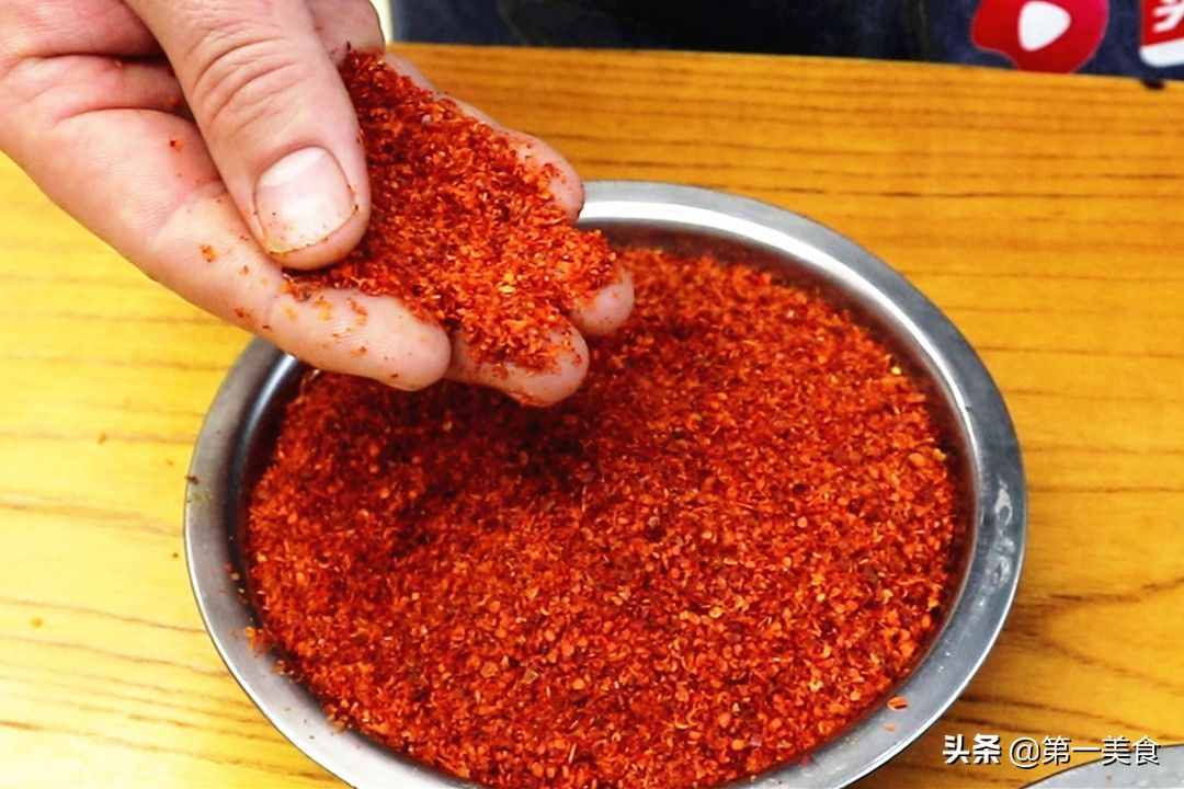 飯店辣椒油為什么那么香？原來訣竅恁簡單，炸出來又香又辣還不糊