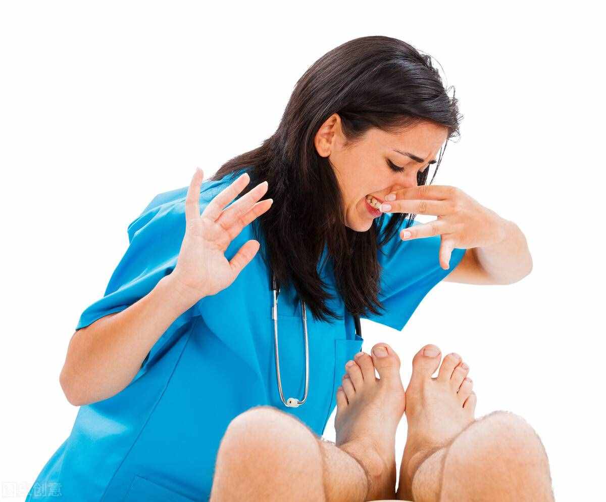 總是腳臭怎么辦？教你4招，輕松“趕跑”腳臭的困擾