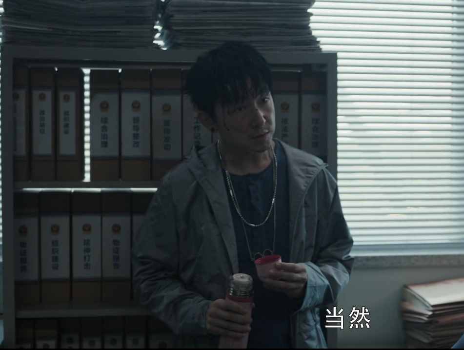 《掃黑風(fēng)暴》最無(wú)厘頭的角色，刀疤臉大江，鄧超班主任出演