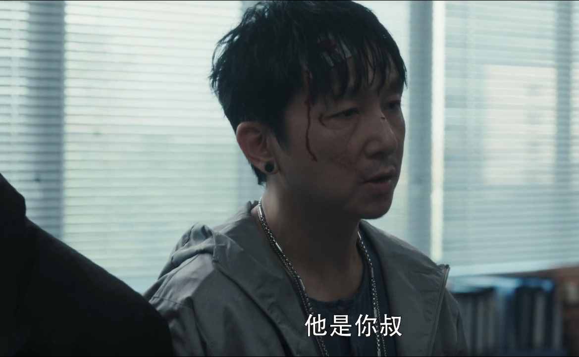 《掃黑風(fēng)暴》最無(wú)厘頭的角色，刀疤臉大江，鄧超班主任出演