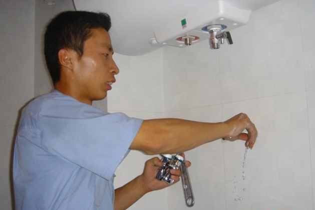 原來電熱水器只要這么安裝就能用，早知道自己裝不花錢請人了！