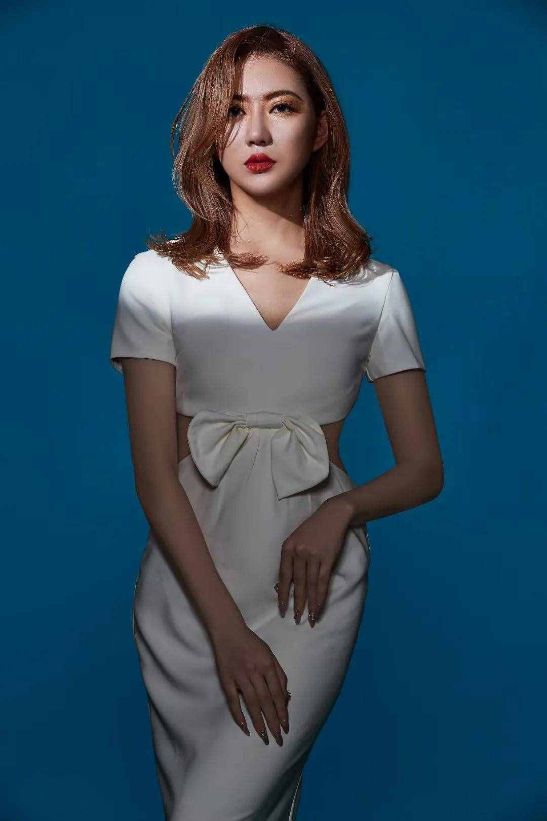 高額頭長臉型女生，如何留發(fā)型？短發(fā)是無法抗拒的選擇，美哭了