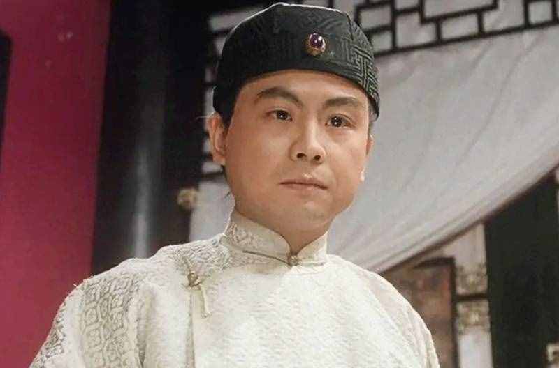 黃一山夫妻罕見同框秀恩愛，慶祝結(jié)婚25周年，妻子美貌出眾氣質(zhì)好