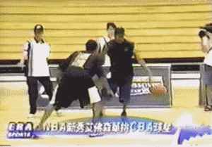 艾弗森妖嬈的單手花式運球，這些街球動作你能做到？