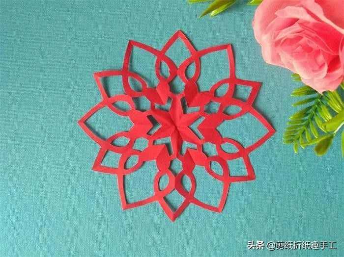 初學(xué)者拿來練手的窗花剪紙教程，分步驟圖解很詳細(xì)