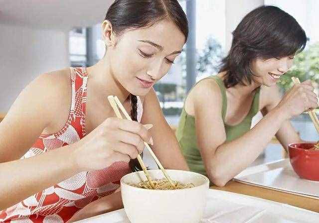 結(jié)節(jié)與維生素缺乏有關(guān)？醫(yī)生：或可補(bǔ)充2種維生素，保護(hù)甲狀腺