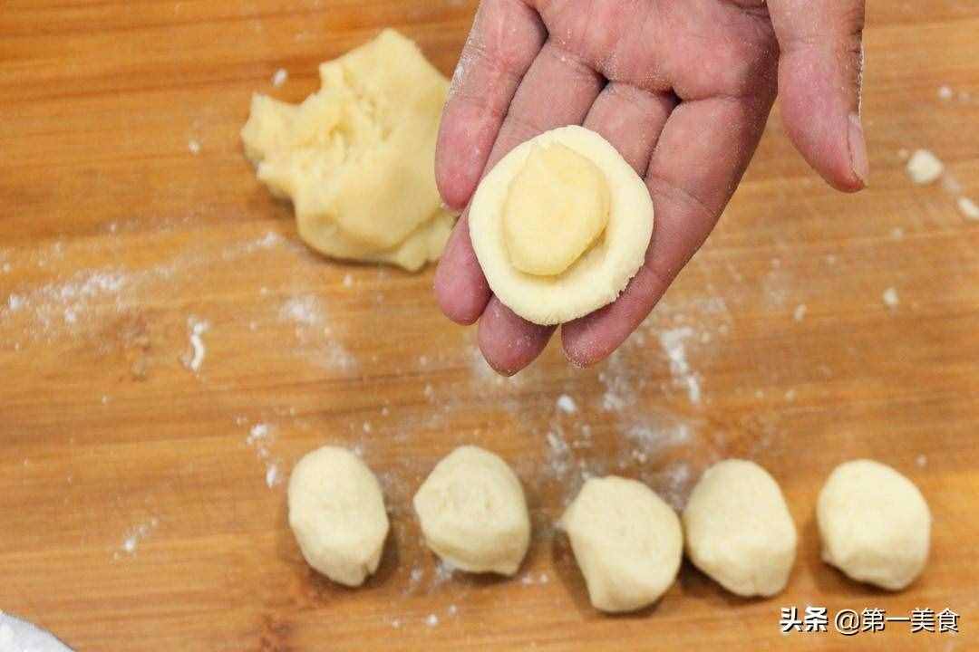 一碗面粉，倆雞蛋，教你在家做高端面點(diǎn)，個(gè)個(gè)酥軟直掉渣