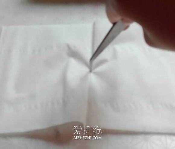 怎么用餐巾紙簡單做玫瑰花的方法圖解- www.aizhezhi.com