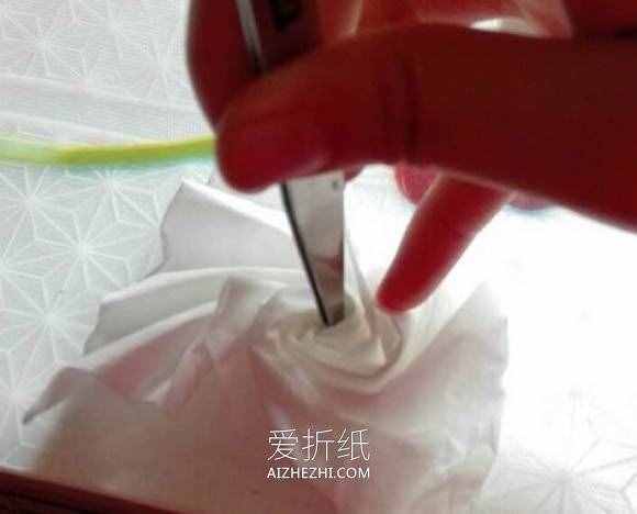 怎么用餐巾紙簡單做玫瑰花的方法圖解- www.aizhezhi.com