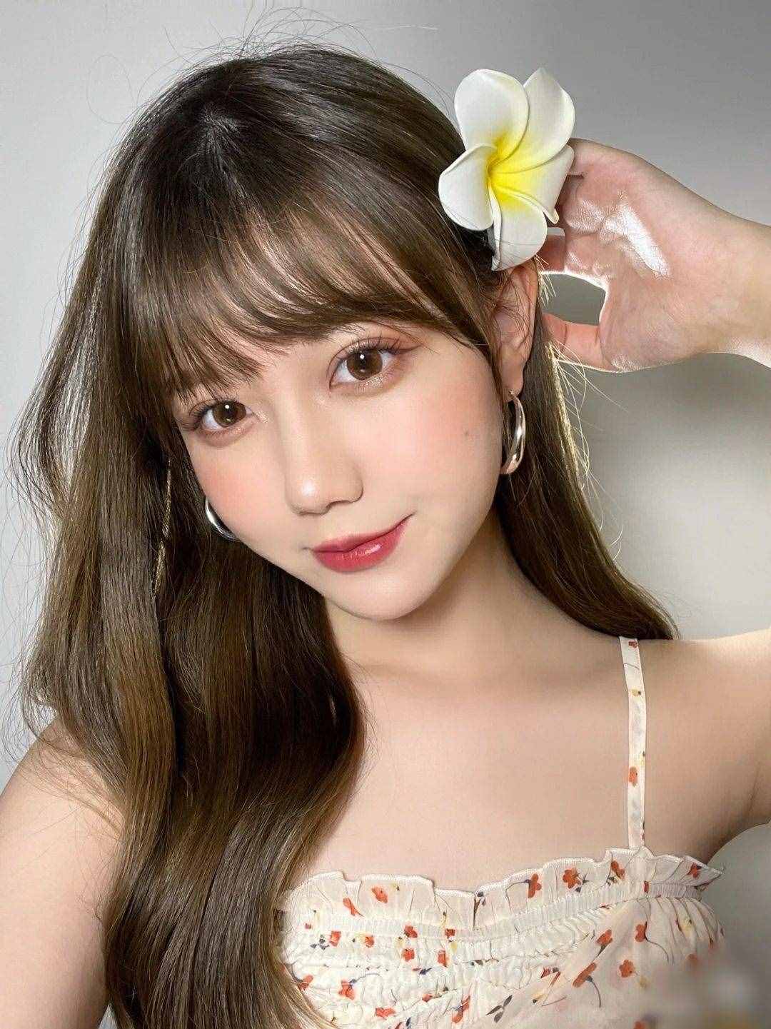 妝容的靈魂口紅，雅詩蘭黛值得嘗試，色號繁多突出你的美