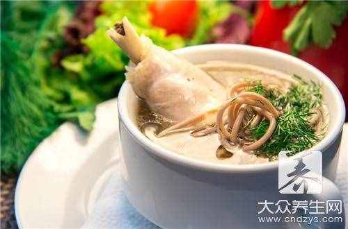 給產(chǎn)婦燉雞湯的做法步驟是什么？