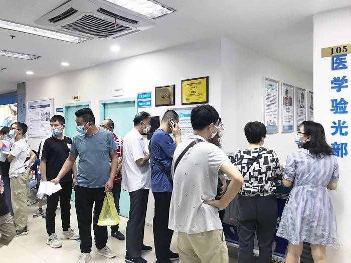 中醫(yī)針灸能治療青少年近視嗎？專家辟謠：騙人忽悠的！近視不可逆