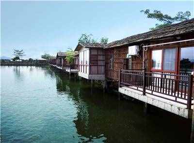在惠州這家度假村，住在懸在湖邊的小木屋是什么樣的體驗
