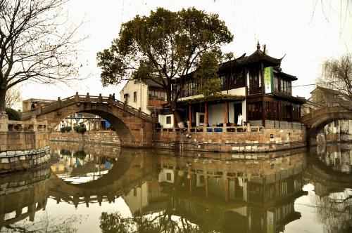 上海一1500年歷史古鎮(zhèn)，素有“吳越名鎮(zhèn)”之稱，江南四大名鎮(zhèn)之一
