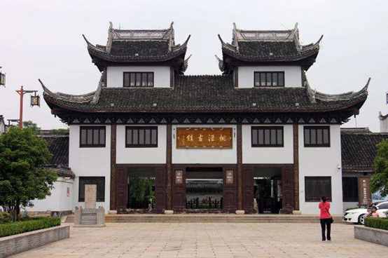 上海一1500年歷史古鎮(zhèn)，素有“吳越名鎮(zhèn)”之稱，江南四大名鎮(zhèn)之一