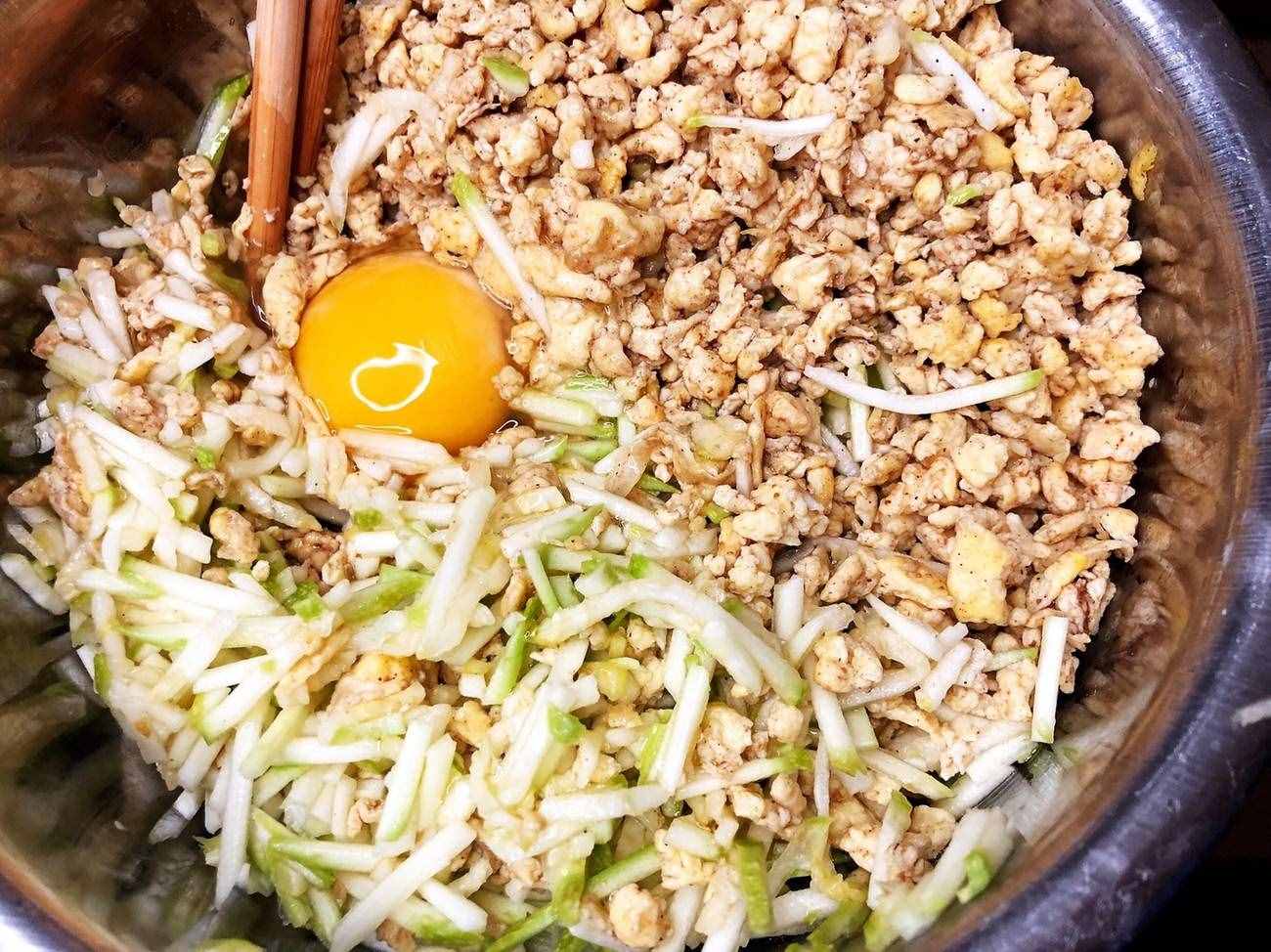 頭伏到吃餃子，教你5種素餡餃子的調(diào)法，鮮嫩營養(yǎng)多汁，好吃入味