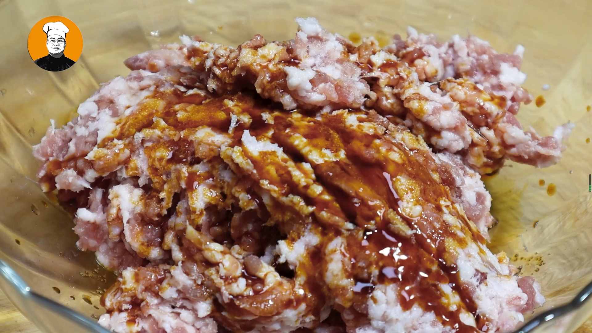 餛飩好吃的關(guān)鍵在調(diào)餡和湯底，飯店的秘訣告訴你，學(xué)會可以擺攤了