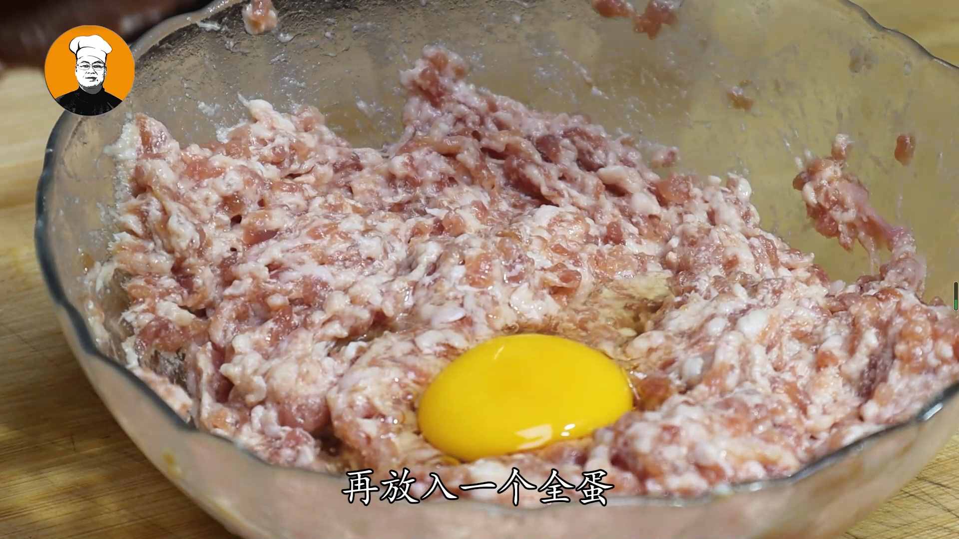 餛飩好吃的關(guān)鍵在調(diào)餡和湯底，飯店的秘訣告訴你，學(xué)會可以擺攤了
