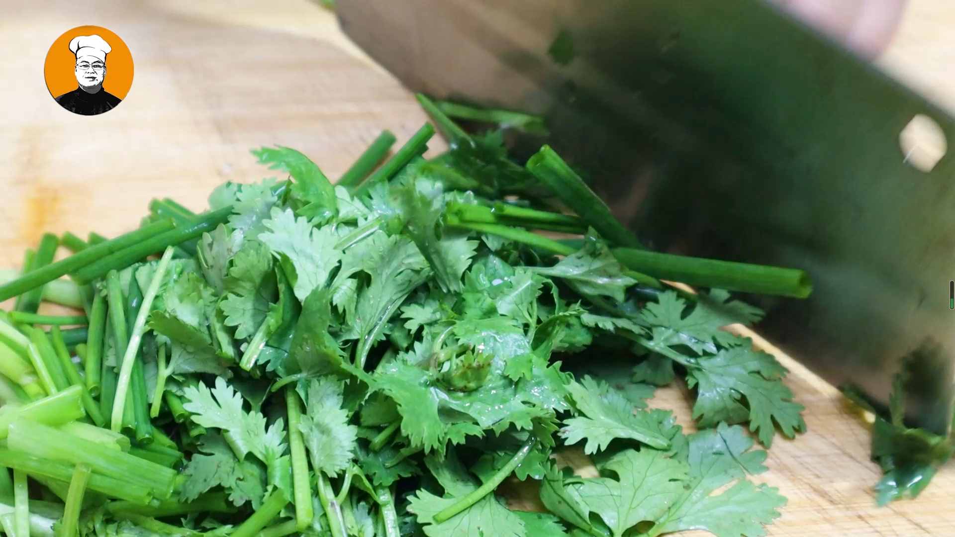 餛飩好吃的關(guān)鍵在調(diào)餡和湯底，飯店的秘訣告訴你，學(xué)會可以擺攤了