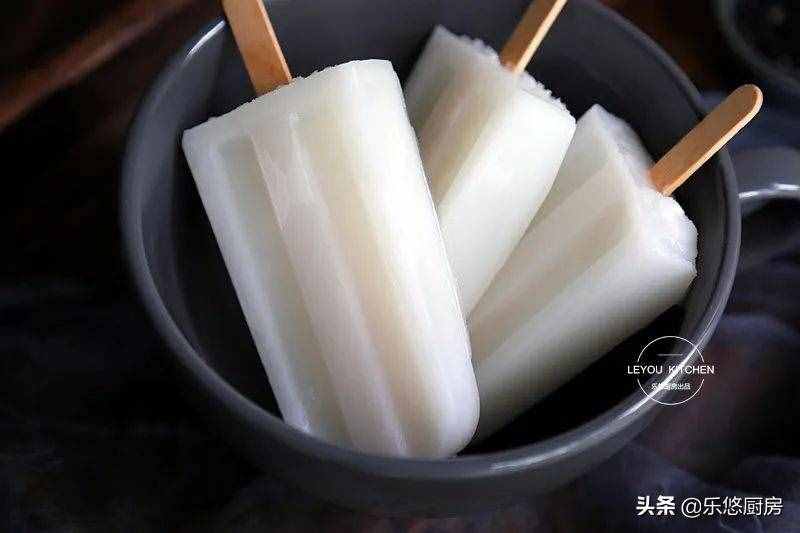小時候常吃的老冰棍，在家做很簡單，用牛奶、糖、糯米粉就可以做