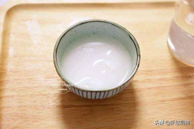 小時候常吃的老冰棍，在家做很簡單，用牛奶、糖、糯米粉就可以做